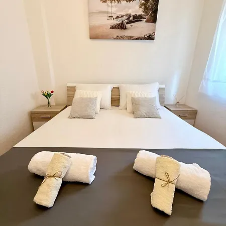 Modern Brand-new * מאקרסקה